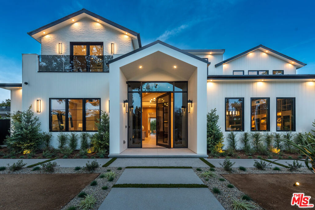 Gorgeous NEW 2023 Build in PRIME SHERMAN OAKS (Cha - Residential