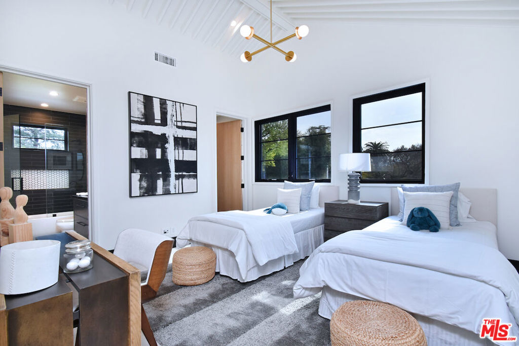 Gorgeous NEW 2023 Build in PRIME SHERMAN OAKS (Cha - Residential