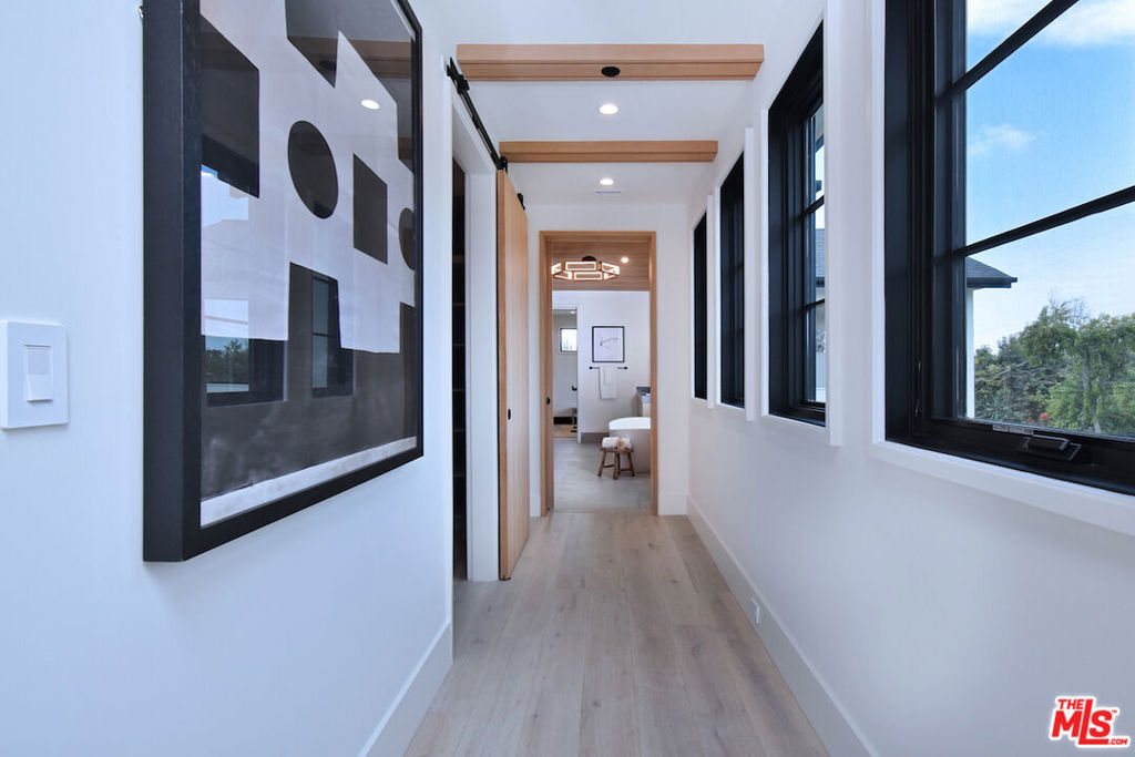 Gorgeous NEW 2023 Build in PRIME SHERMAN OAKS (Cha - Residential