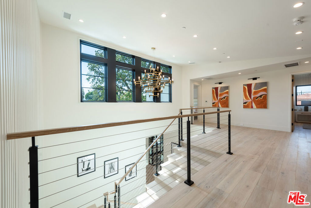 Gorgeous NEW 2023 Build in PRIME SHERMAN OAKS (Cha - Residential