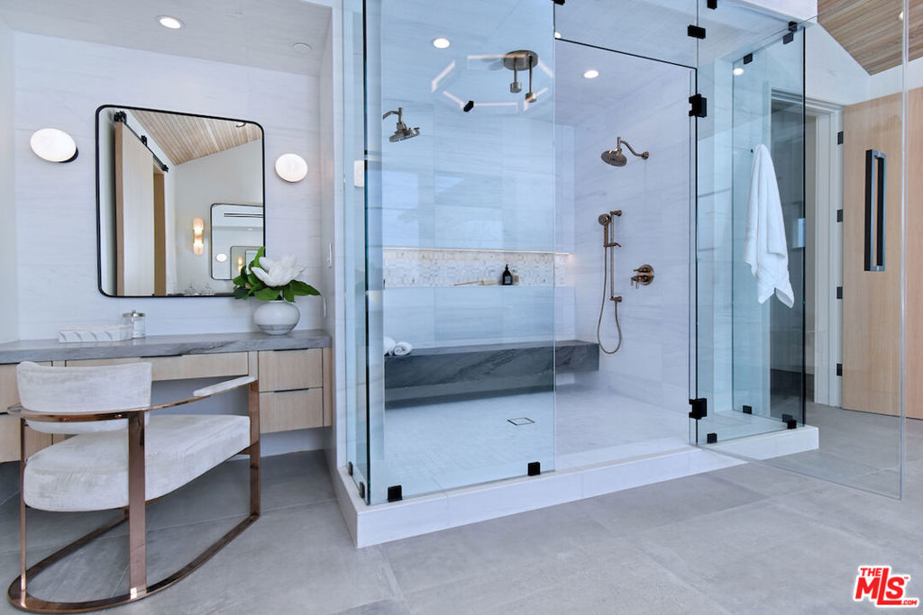 Gorgeous NEW 2023 Build in PRIME SHERMAN OAKS (Cha - Residential