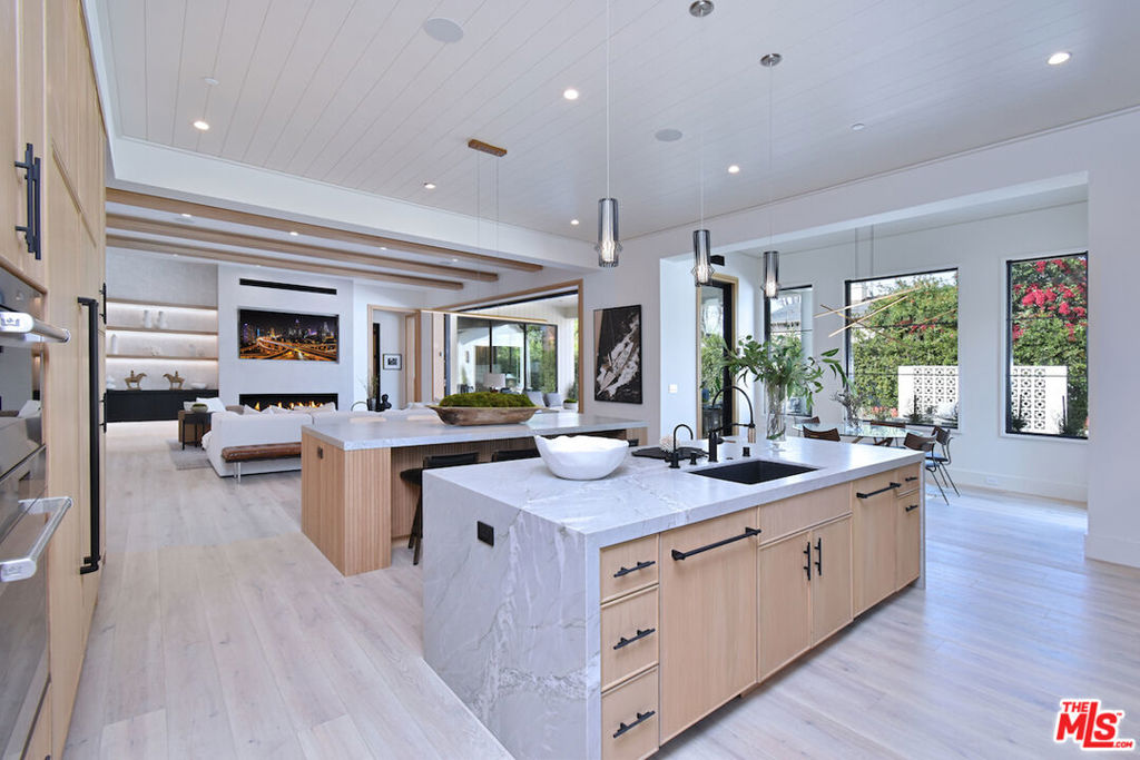 Gorgeous NEW 2023 Build in PRIME SHERMAN OAKS (Cha - Residential