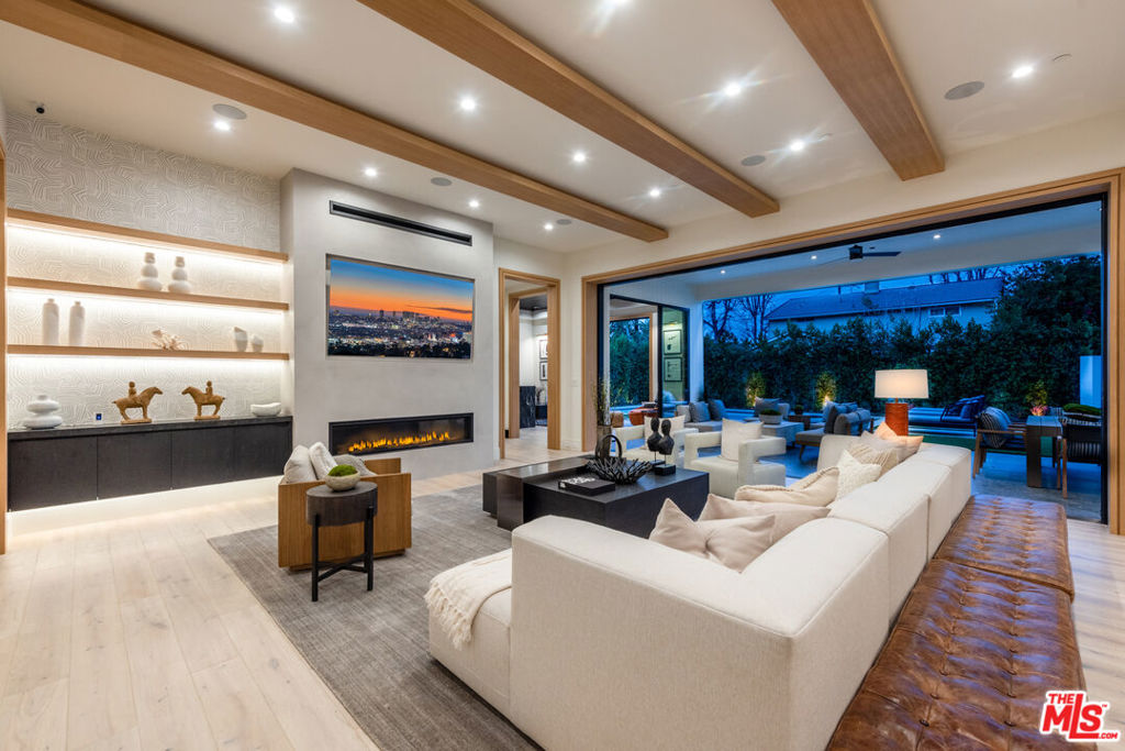 Gorgeous NEW 2023 Build in PRIME SHERMAN OAKS (Cha - Residential