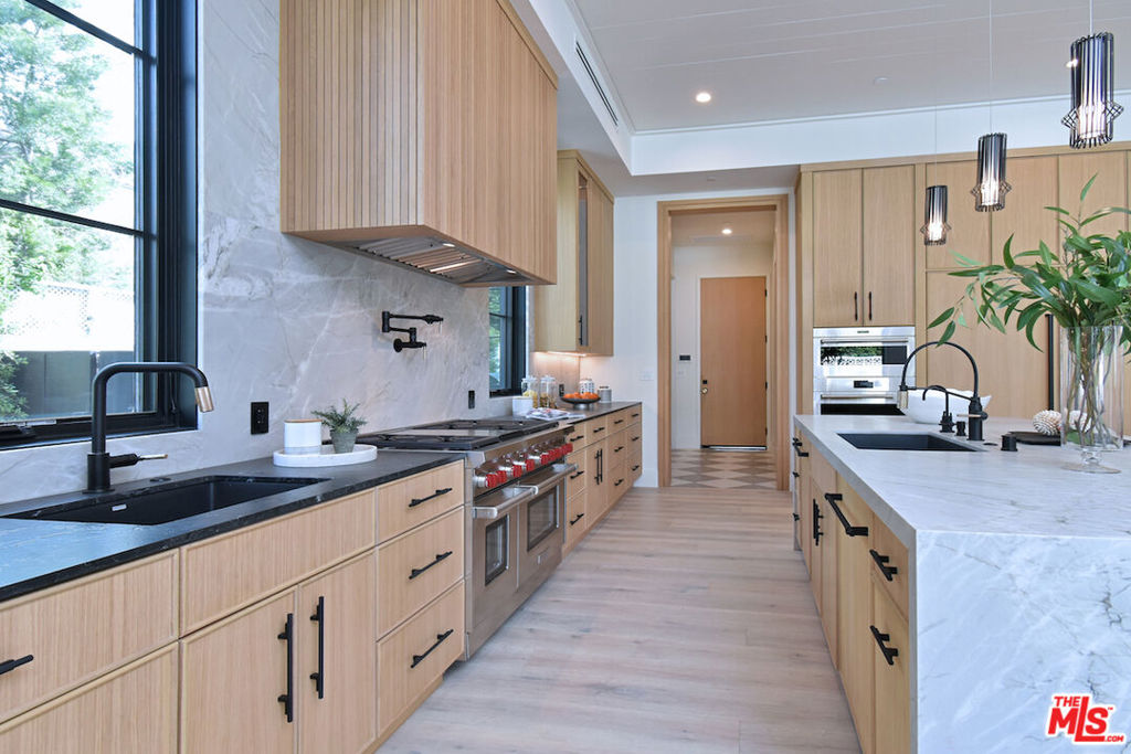 Gorgeous NEW 2023 Build in PRIME SHERMAN OAKS (Cha - Residential