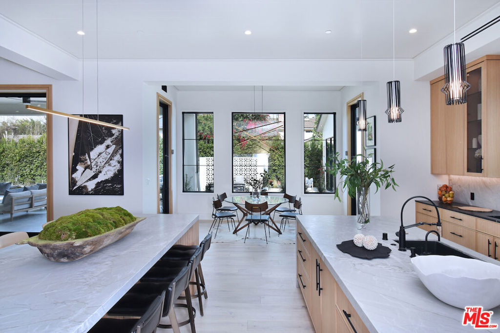 Gorgeous NEW 2023 Build in PRIME SHERMAN OAKS (Cha - Residential