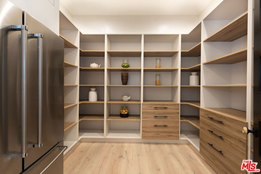 Gorgeous NEW 2023 Build in PRIME SHERMAN OAKS (Cha - Residential