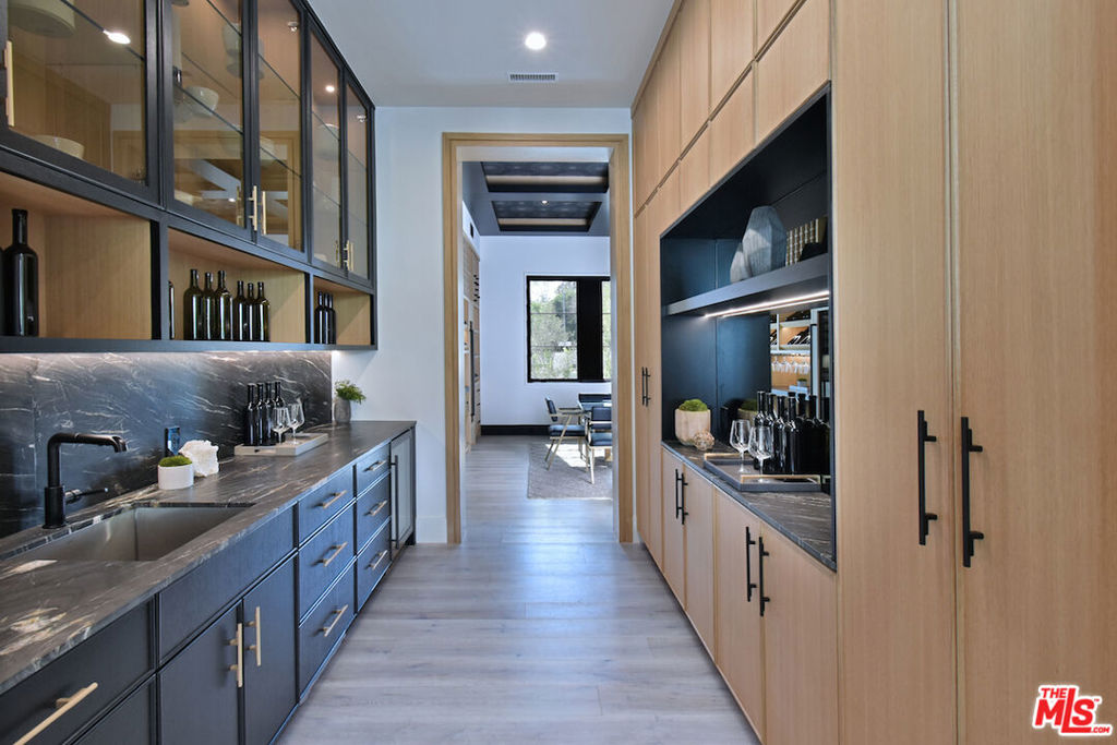 Gorgeous NEW 2023 Build in PRIME SHERMAN OAKS (Cha - Residential