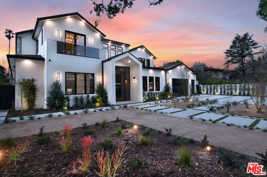 Gorgeous NEW 2023 Build in PRIME SHERMAN OAKS (Cha - Residential