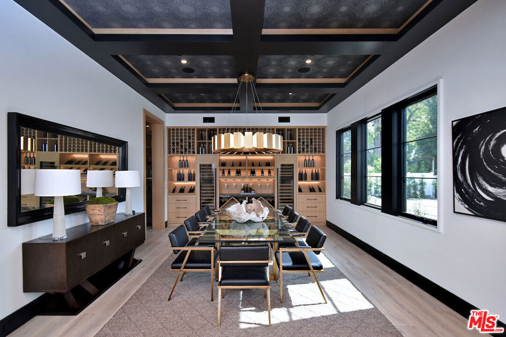 Gorgeous NEW 2023 Build in PRIME SHERMAN OAKS (Cha - Residential