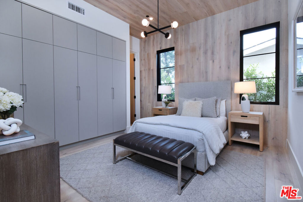 Gorgeous NEW 2023 Build in PRIME SHERMAN OAKS (Cha - Residential