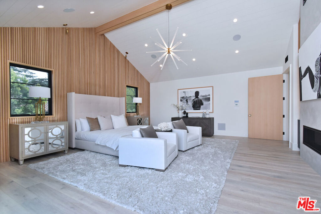 Gorgeous NEW 2023 Build in PRIME SHERMAN OAKS (Cha - Residential