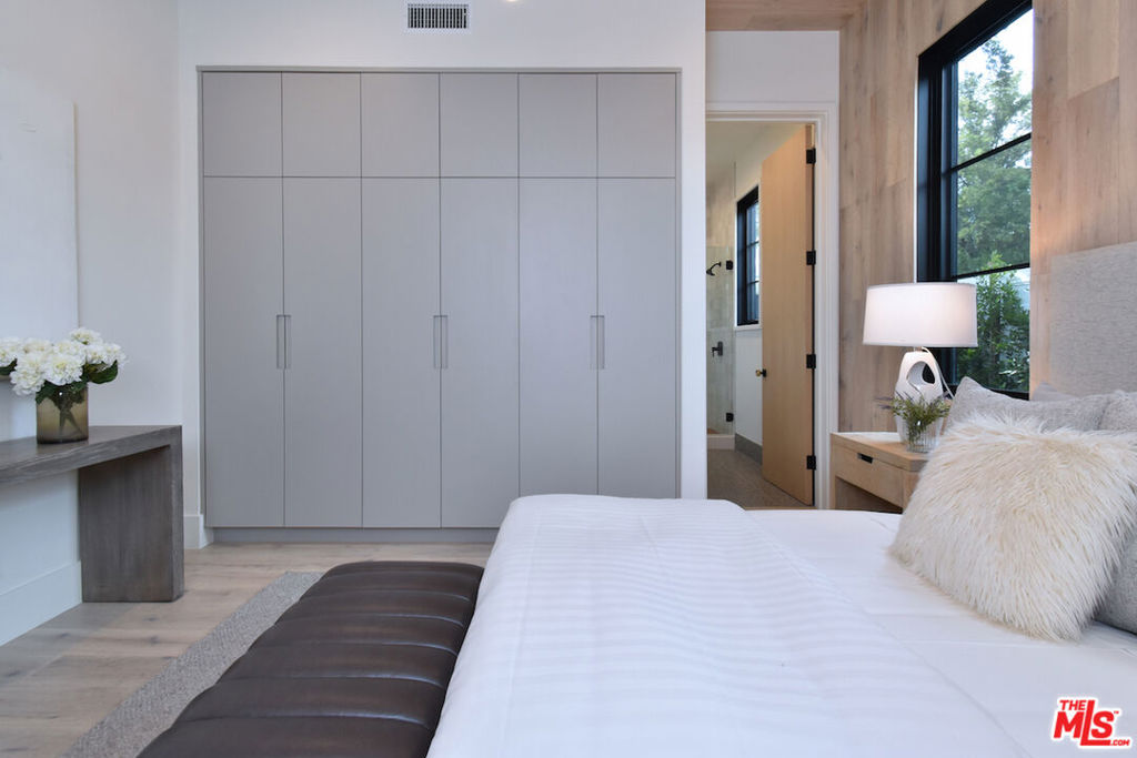 Gorgeous NEW 2023 Build in PRIME SHERMAN OAKS (Cha - Residential