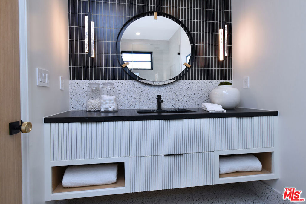 Gorgeous NEW 2023 Build in PRIME SHERMAN OAKS (Cha - Residential