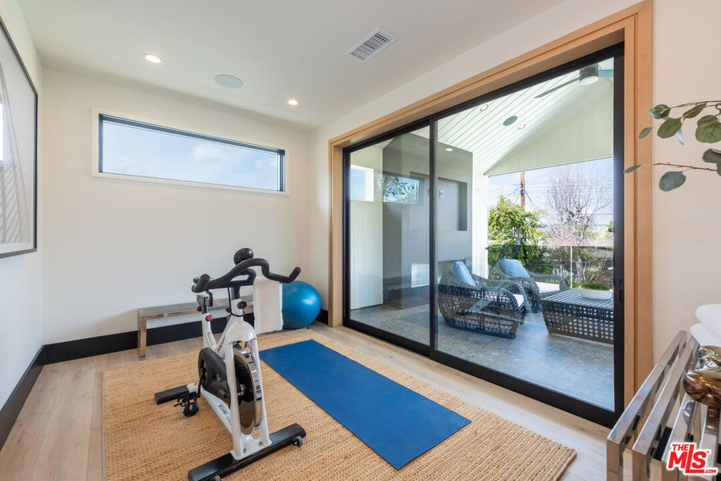 Gorgeous NEW 2023 Build in PRIME SHERMAN OAKS (Cha - Residential