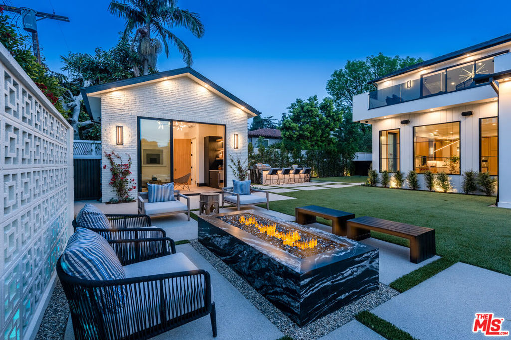 Gorgeous NEW 2023 Build in PRIME SHERMAN OAKS (Cha - Residential
