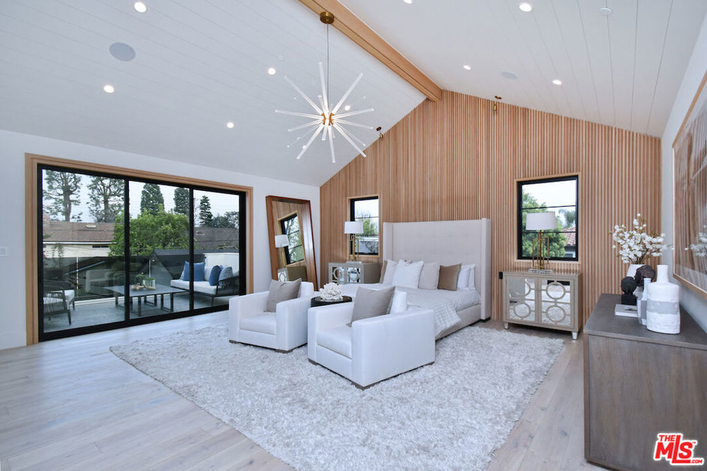 Gorgeous NEW 2023 Build in PRIME SHERMAN OAKS (Cha - Residential