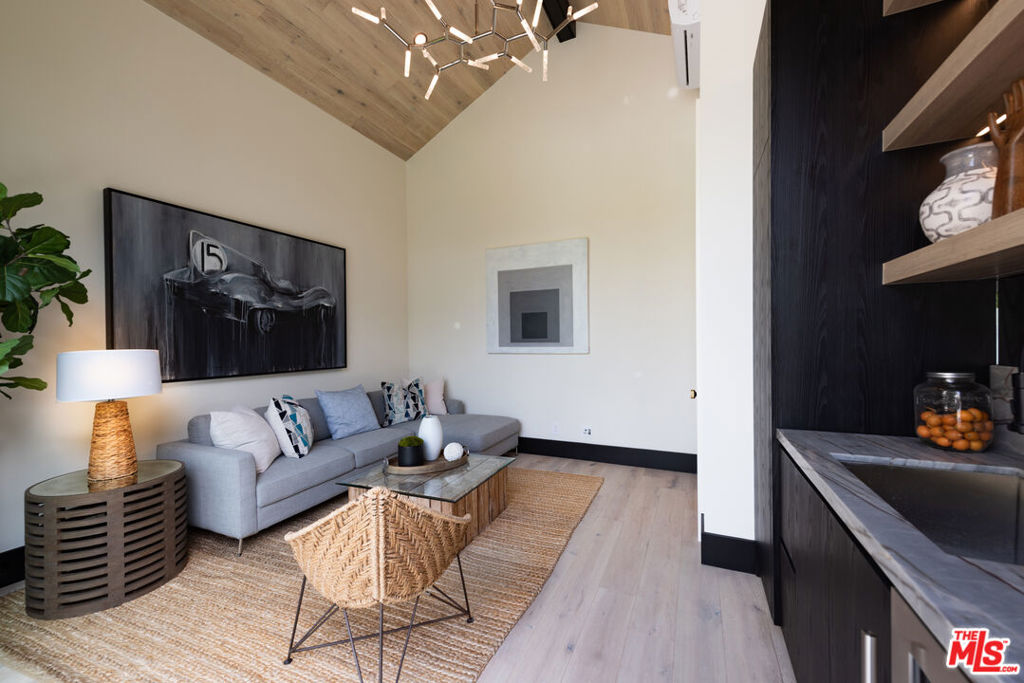 Gorgeous NEW 2023 Build in PRIME SHERMAN OAKS (Cha - Residential