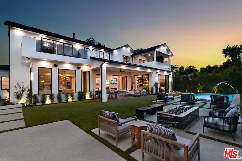 Gorgeous NEW 2023 Build in PRIME SHERMAN OAKS (Cha - Residential