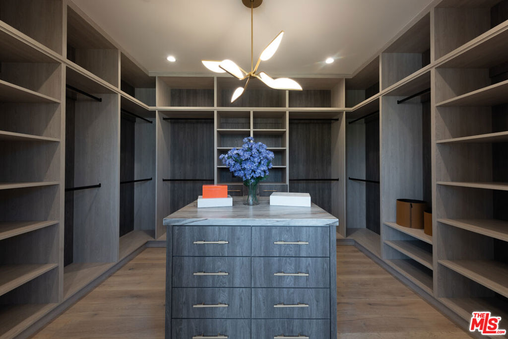 Gorgeous NEW 2023 Build in PRIME SHERMAN OAKS (Cha - Residential