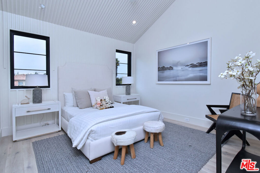 Gorgeous NEW 2023 Build in PRIME SHERMAN OAKS (Cha - Residential