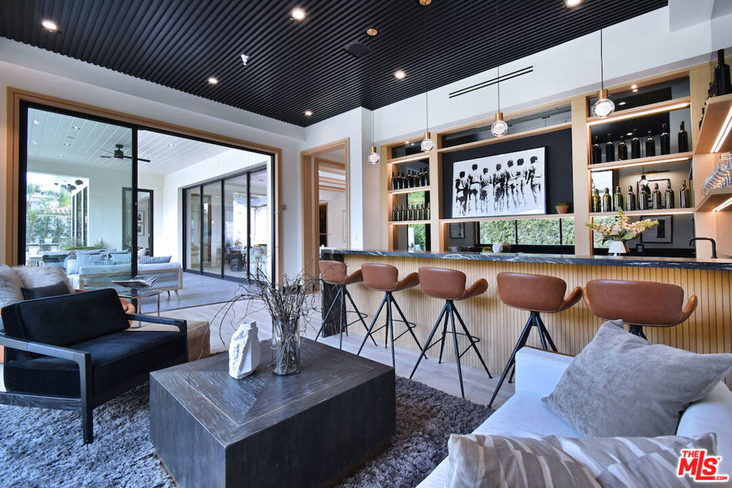 Gorgeous NEW 2023 Build in PRIME SHERMAN OAKS (Cha - Residential