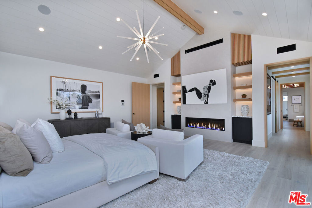 Gorgeous NEW 2023 Build in PRIME SHERMAN OAKS (Cha - Residential