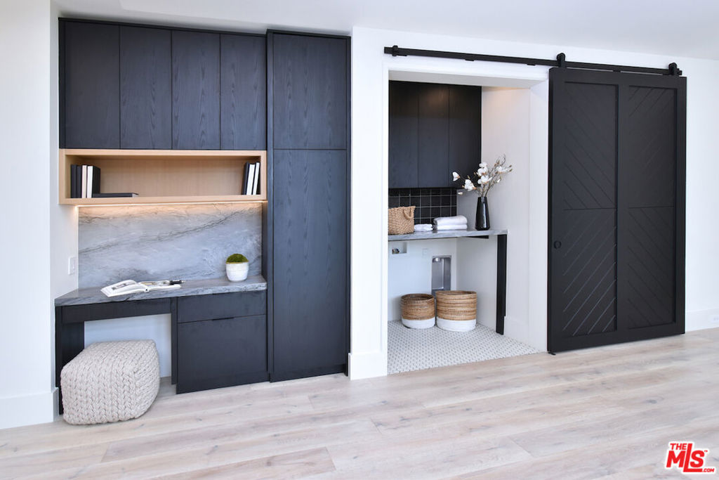 Gorgeous NEW 2023 Build in PRIME SHERMAN OAKS (Cha - Residential