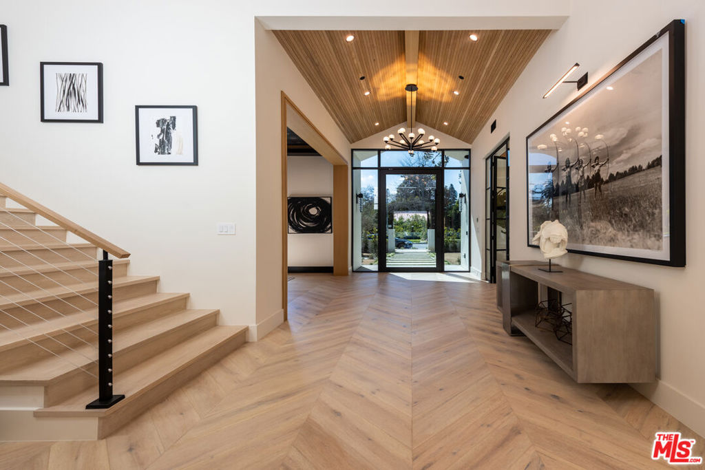 Gorgeous NEW 2023 Build in PRIME SHERMAN OAKS (Cha - Residential