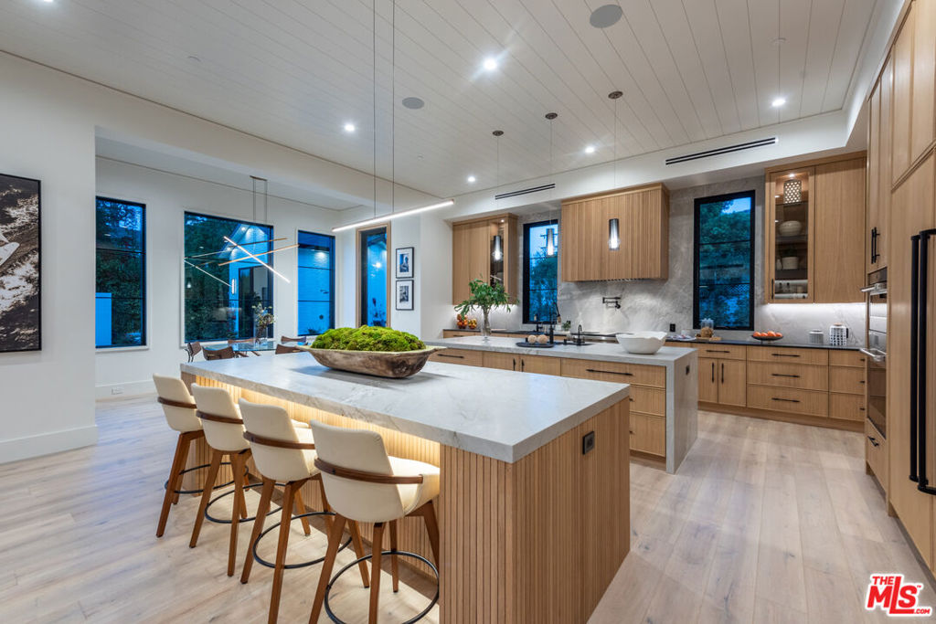 Gorgeous NEW 2023 Build in PRIME SHERMAN OAKS (Cha - Residential