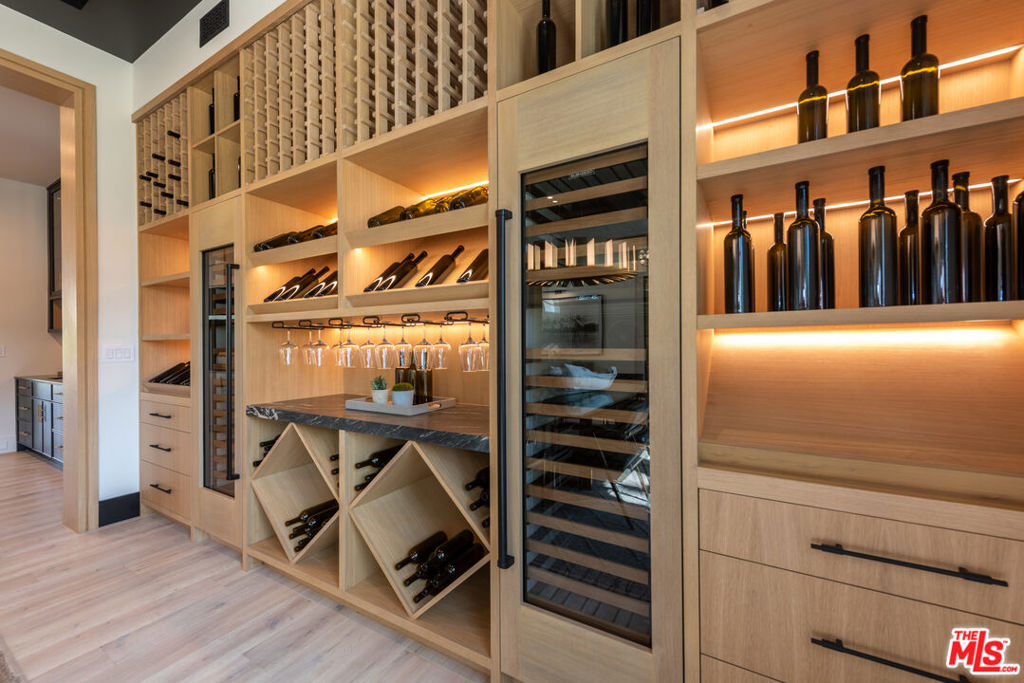 Gorgeous NEW 2023 Build in PRIME SHERMAN OAKS (Cha - Residential