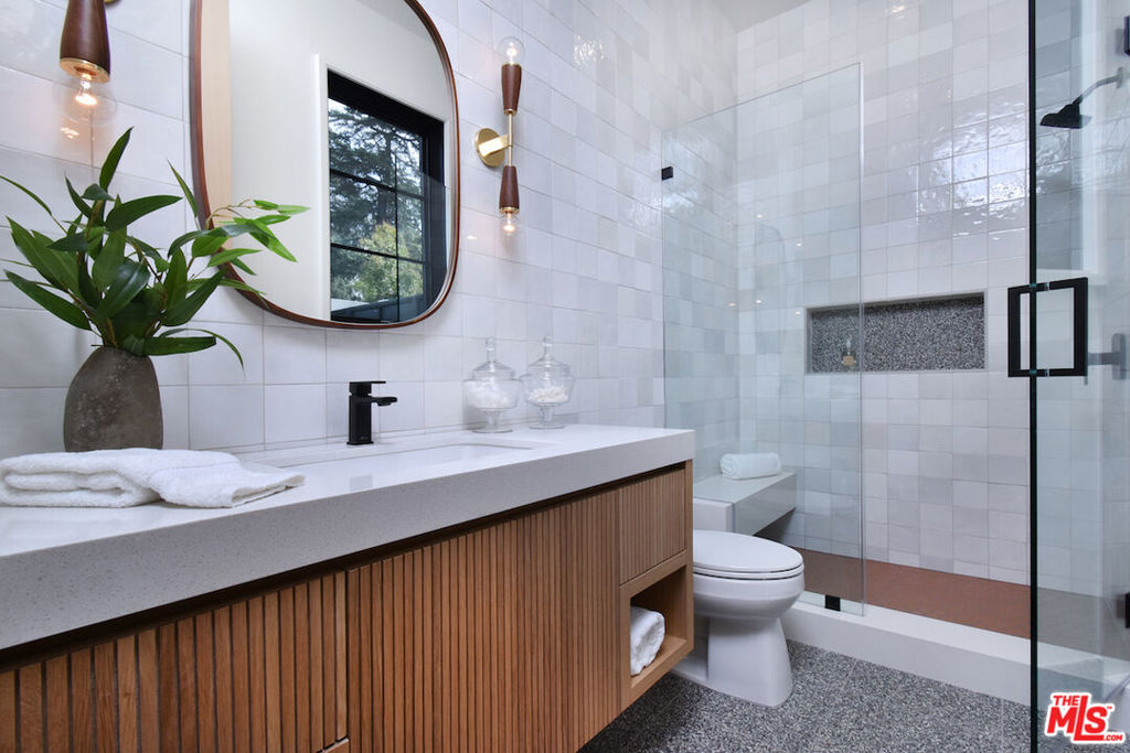 Gorgeous NEW 2023 Build in PRIME SHERMAN OAKS (Cha - Residential