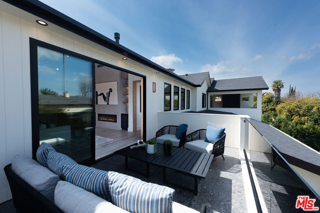 Gorgeous NEW 2023 Build in PRIME SHERMAN OAKS (Cha - Residential