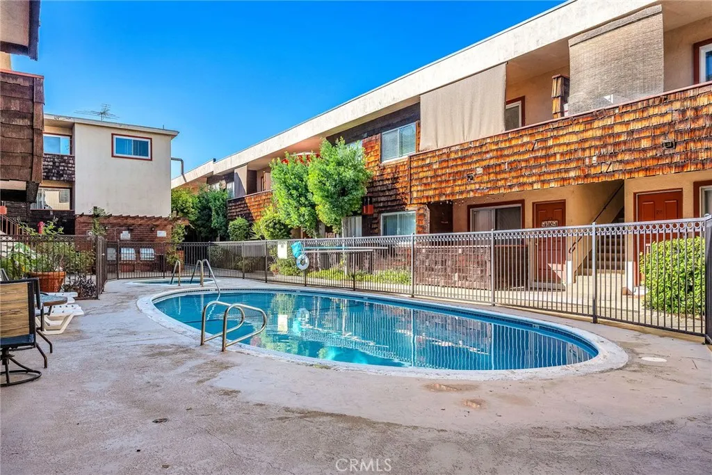 Encino, California 91316, United States, 1 Bedroom Bedrooms, ,1 BathroomBathrooms,Residential,Active,231472