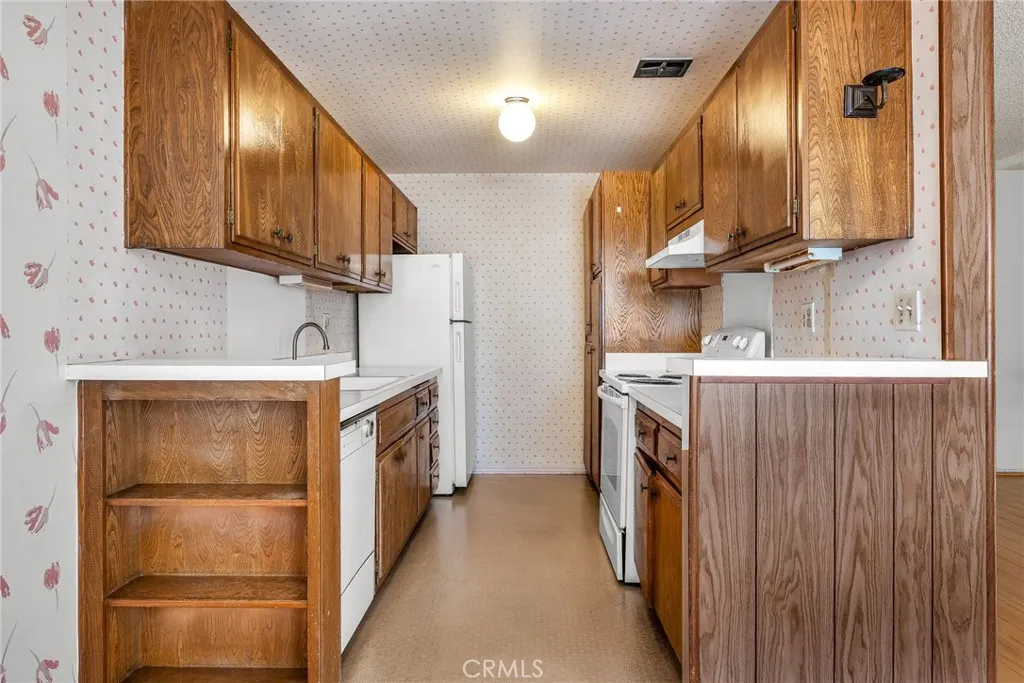 Encino, California 91316, United States, 1 Bedroom Bedrooms, ,1 BathroomBathrooms,Residential,Active,231472