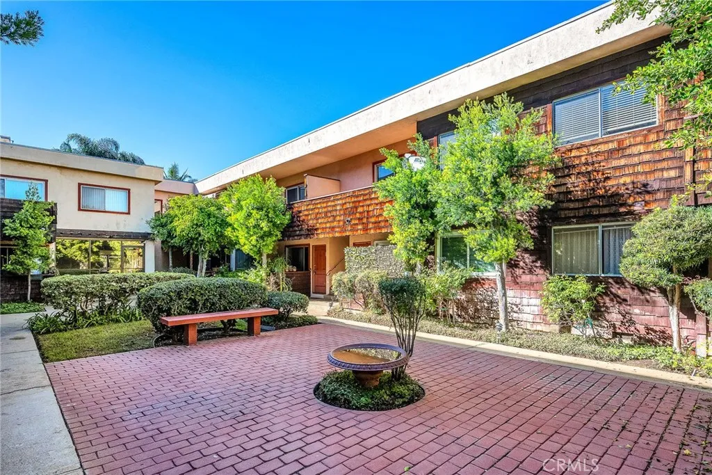 Encino, California 91316, United States, 1 Bedroom Bedrooms, ,1 BathroomBathrooms,Residential,Active,231472