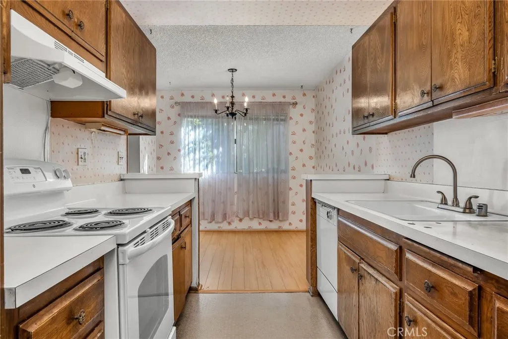 Encino, California 91316, United States, 1 Bedroom Bedrooms, ,1 BathroomBathrooms,Residential,Active,231472