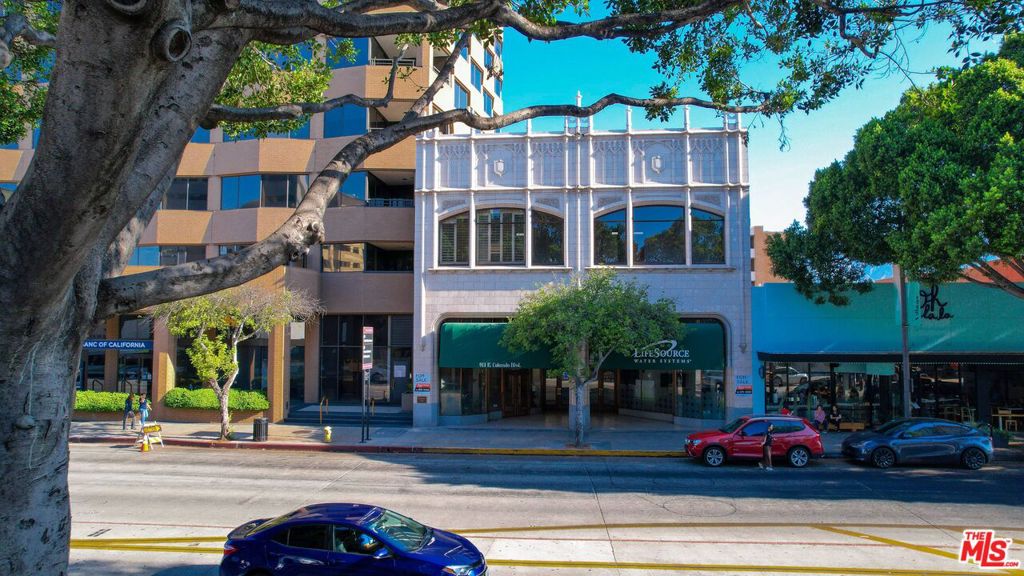 911 E Colorado Boulevard