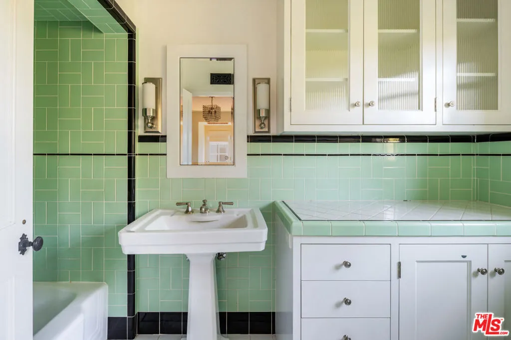 Los Angeles, California 90049, United States, 6 Bedrooms Bedrooms, ,7 BathroomsBathrooms,Residential,Active,204413