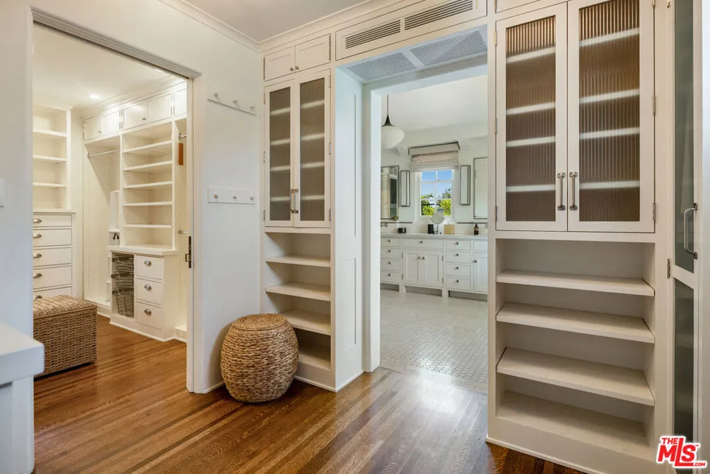 Los Angeles, California 90049, United States, 6 Bedrooms Bedrooms, ,7 BathroomsBathrooms,Residential,Active,204413