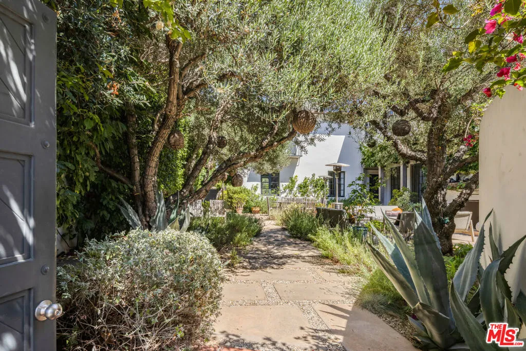 Los Angeles, California 90049, United States, 6 Bedrooms Bedrooms, ,7 BathroomsBathrooms,Residential,Active,204413