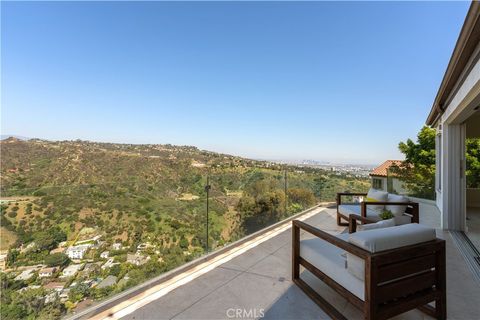 Photo of 1680 Summitridge Drive, Beverly Hills, CA 90210 (MLS # SR25244048)
