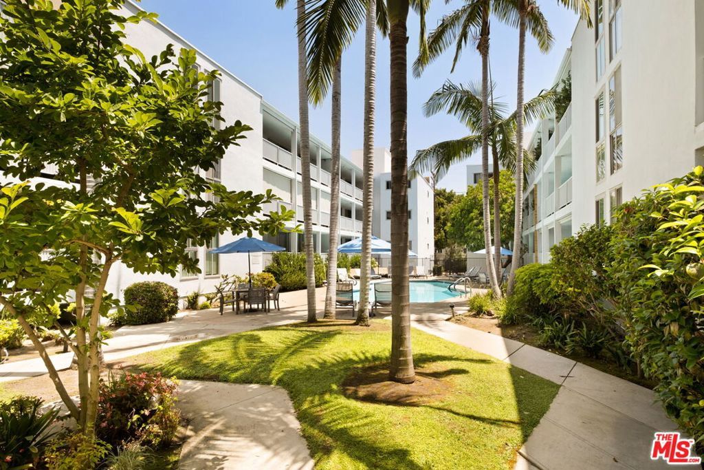 Photo of 850 N Kings Road #312, West Hollywood, CA 90069 (MLS # 25547399)