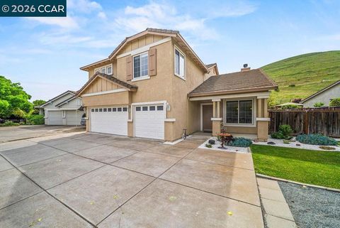 Photo of 1065 Dawnview Ct Ct, Pittsburg, CA 94565 (MLS # 41129235)
