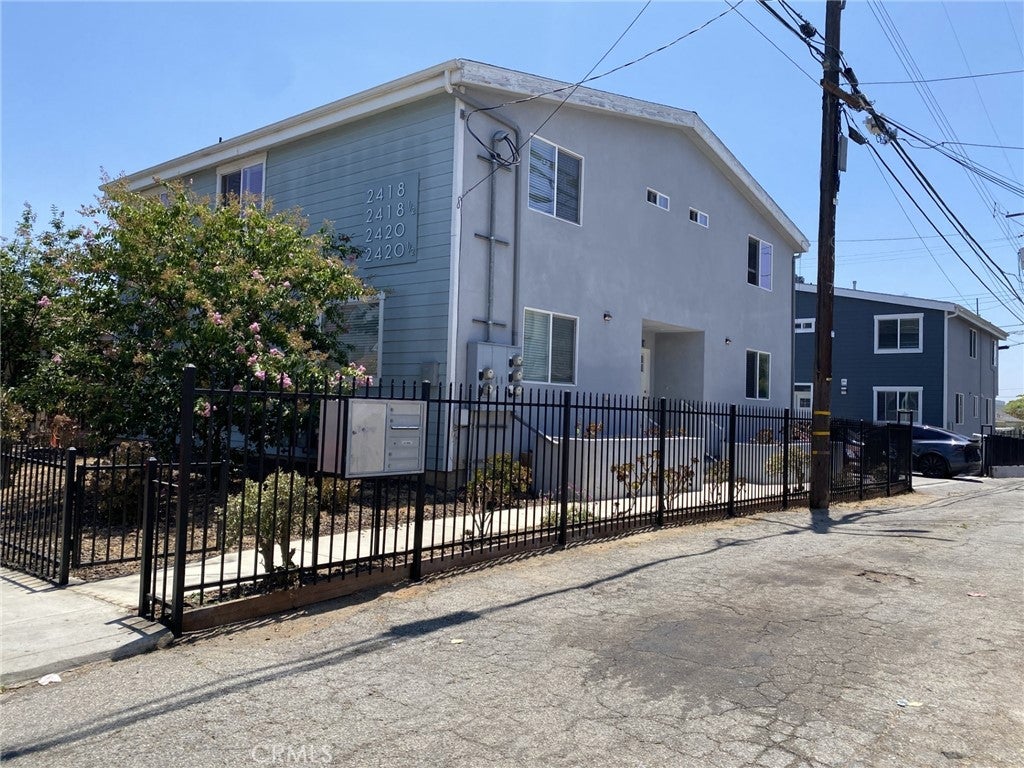 2420 1/2 Folsom Street