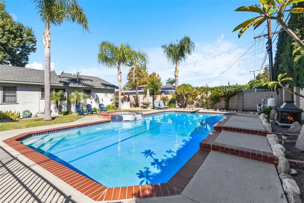 North Tustin, California 92705, United States, 4 Bedrooms Bedrooms, ,2 BathroomsBathrooms,Residential,Active,231008