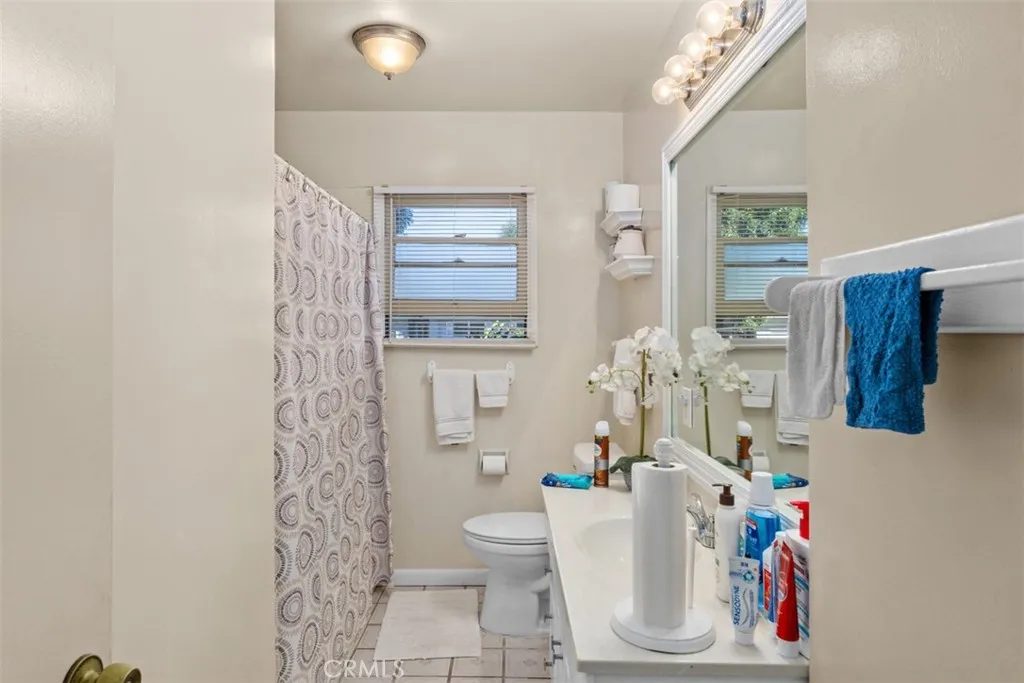 North Tustin, California 92705, United States, 4 Bedrooms Bedrooms, ,2 BathroomsBathrooms,Residential,Active,231008