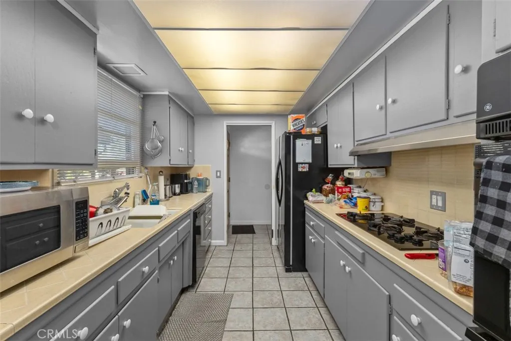 North Tustin, California 92705, United States, 4 Bedrooms Bedrooms, ,2 BathroomsBathrooms,Residential,Active,231008