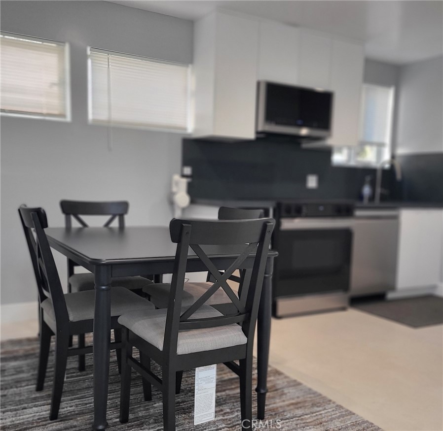 Santa Monica Furnished 2 bdr 2 ba 3 queen beds. $4800/month, Utilities included. Just bring your luggage. Modern new Construction 2024. Flexible lease 3 to 12 months or more. Available September 1st, 2025. NO Pets, NO Smoking.. Looking for furnished apartments and housing in Santa Monica? looking for Vacation Rentals like AirBnb or VRBO? Our furnished Santa Monica rentals are perfect for off-campus housing, student lodging, or corporate housing for rent—with flexible short-term rental options. Explore modern, move-in-ready units today! Located in a residential neighborhood, this fully furnished rental offers exceptional comfort and convenience. All utilities are included—TV, internet, electricity, gas, and water—making it a hassle-free living experience. Just a few minutes to Santa Monica Beach and the vibrant Promenade, this home is centrally located near UCLA Westwood Hospital and Campus, UCLA Santa Monica Hospital, Saint John's Hospital, Cedars Sinai Hospital, and major areas like West Los Angeles, Century City, Beverly Hills, Venice, Culver City, and Brentwood. No pets. No smoking on premises Location: near 23rd St and Pearl, few minutes close to Santa Monica College.