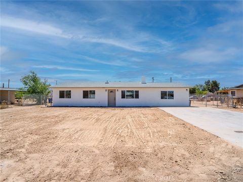 Photo of 21865 Fox Ave, Apple Valley, CA 92307 (MLS # OC26095537)