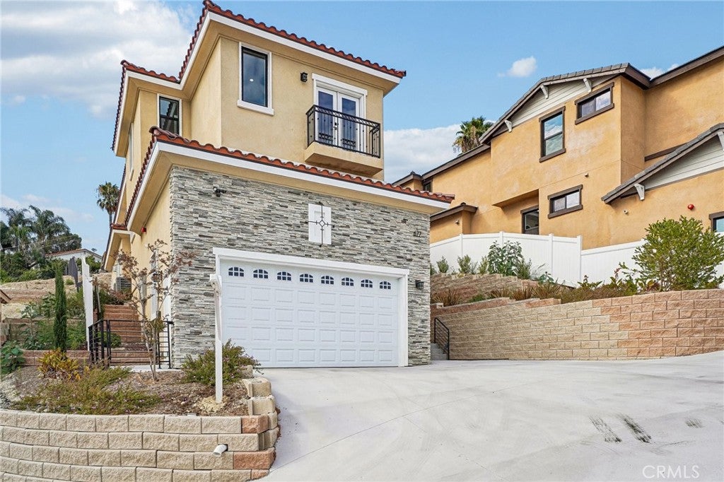 677 Castlehill
